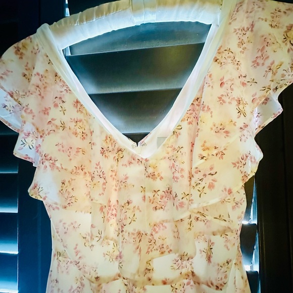 NWT. Floral WAYF Dress. Excellent condition. - Picture 6 of 11